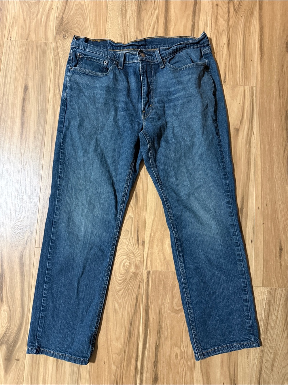 Levi's Relaxed Fit Jeans in Medium Blue
